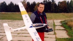 2003 - Honza Krejčí s Foxem o rozpětí 2,55m s pomocným elektro motorem